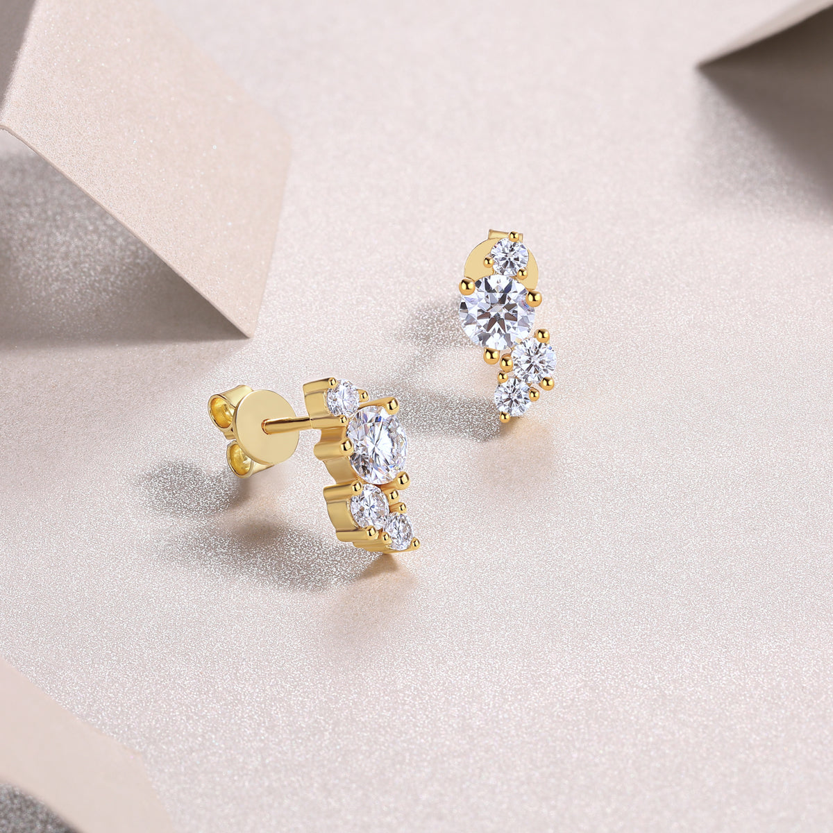 Four-diamond Light Shadow - Luxurious And Fashionable Light Luxury Jewelry Stud Earrings Set With Top-quality Moissanite, S925 Silver Electroplated Gold