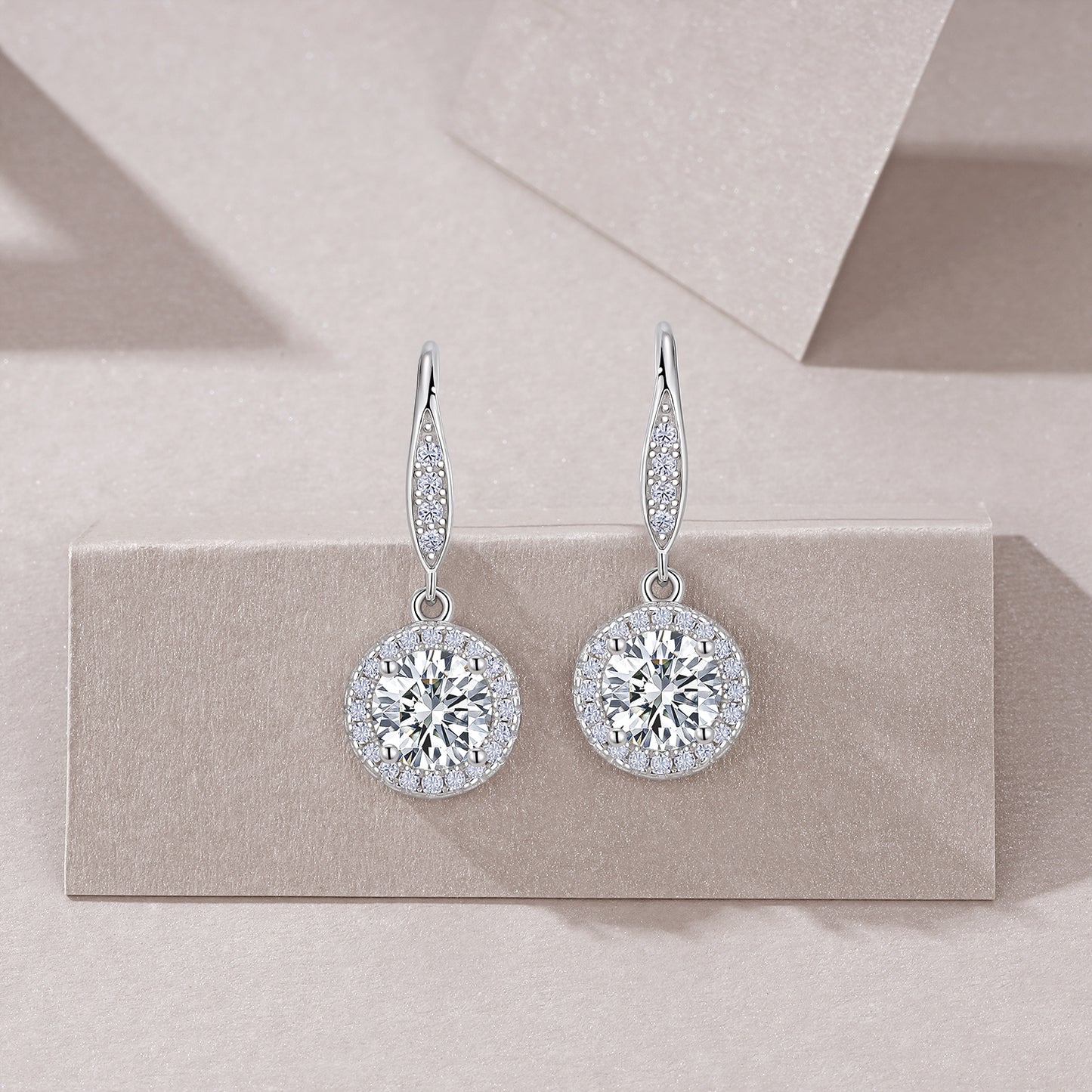 A Luxurious And Fashionable Minimalist Jewelry Earring Set Featuring A 1-carat Top-quality Morganite, Made Of S925 Silver Electroplated With Platinum.